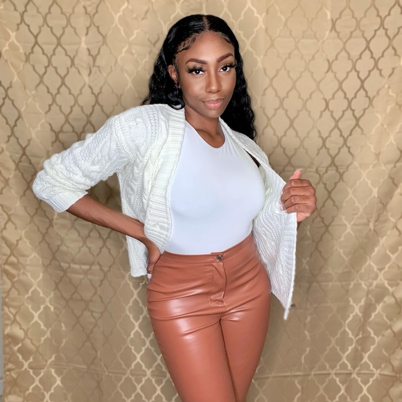 🧶Cream Cable Knit Cropped Cardigan w/ Faux Pearl Buttons - Picture 2 of 4